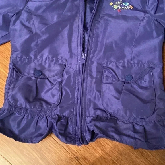 OshKosh B’gosh 4T purple rain coat - great condition - 2 front pockets - Picture 4 of 7